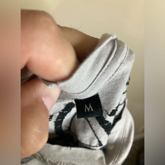 Roar Y2K Tribal T-Shirt Men's Size M - Picture 2 of 3